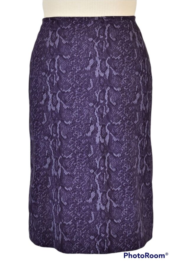 Skirt with purple wormskin pattern