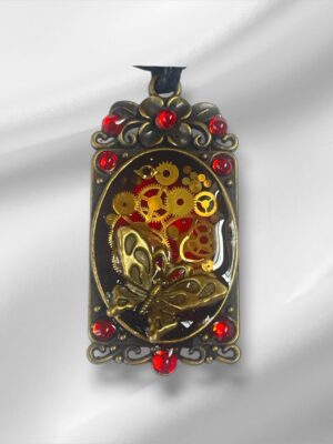 Punaste kivide ja liblikaga steampunk medaljon/kaelakee